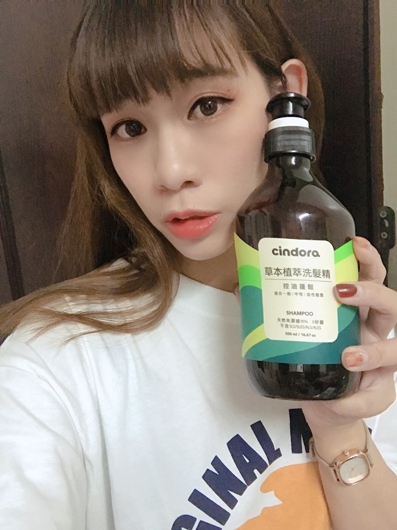 女人知己試用大隊,口碑行銷,部落客行銷,馨朵拉cindora 草本植萃洗髮精+草本植萃護髮素,馨朵拉草本植萃洗髮精,馨朵拉草本植萃護髮素,馨朵拉cindora,堅持不添加任何有疑慮成分,0矽靈,不含SLS, SLES,ALS,ALES,不添加MI/MCI防腐劑,不添加色素,Parabens,不做動物性實驗,撫平糾結毛躁,調理頭皮,敏弱頭皮適用,孕婦適用,溫和不易刺激,Spa級香氛