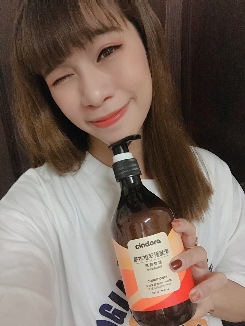 女人知己試用大隊,口碑行銷,部落客行銷,馨朵拉cindora 草本植萃洗髮精+草本植萃護髮素,馨朵拉草本植萃洗髮精,馨朵拉草本植萃護髮素,馨朵拉cindora,堅持不添加任何有疑慮成分,0矽靈,不含SLS, SLES,ALS,ALES,不添加MI/MCI防腐劑,不添加色素,Parabens,不做動物性實驗,撫平糾結毛躁,調理頭皮,敏弱頭皮適用,孕婦適用,溫和不易刺激,Spa級香氛