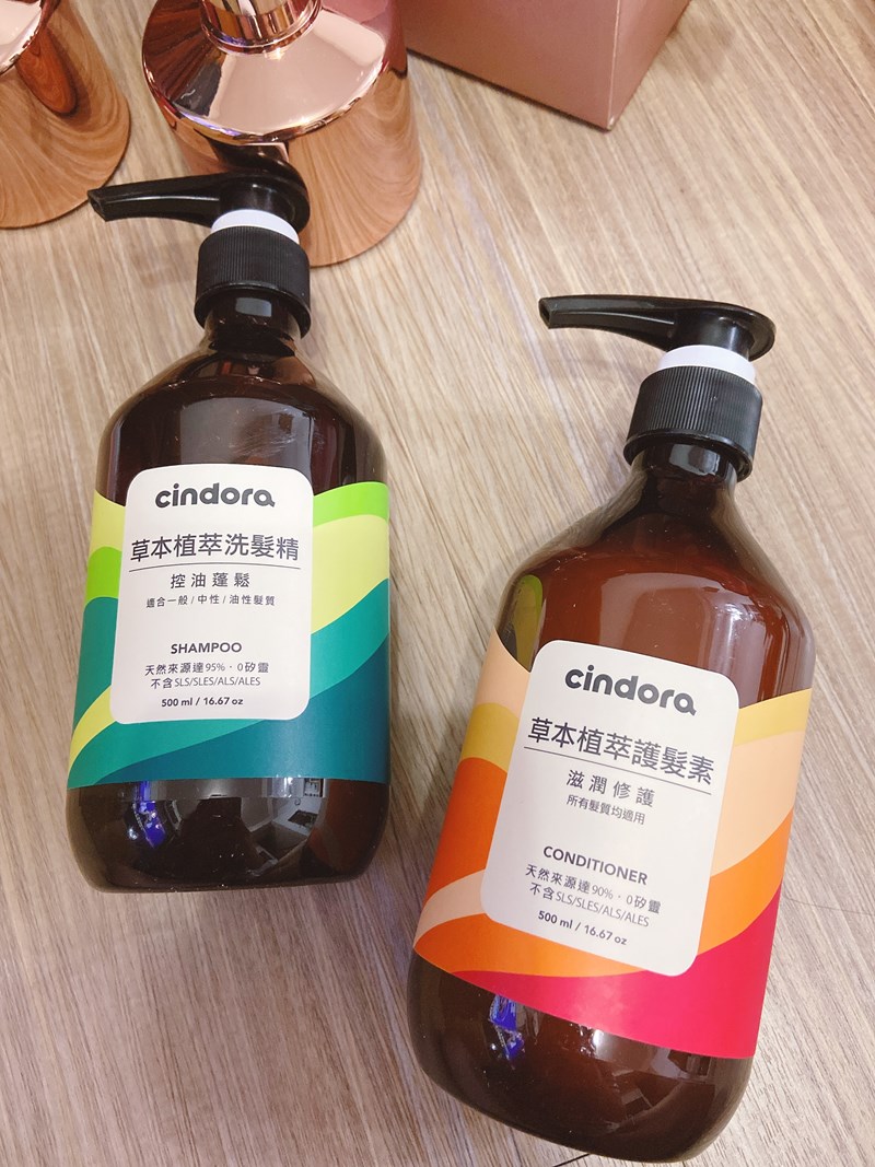 女人知己試用大隊,口碑行銷,部落客行銷,馨朵拉cindora 草本植萃洗髮精+草本植萃護髮素,馨朵拉草本植萃洗髮精,馨朵拉草本植萃護髮素,馨朵拉cindora,堅持不添加任何有疑慮成分,0矽靈,不含SLS, SLES,ALS,ALES,不添加MI/MCI防腐劑,不添加色素,Parabens,不做動物性實驗,撫平糾結毛躁,調理頭皮,敏弱頭皮適用,孕婦適用,溫和不易刺激,Spa級香氛