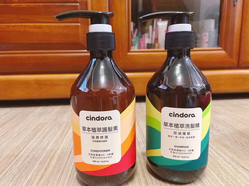 女人知己試用大隊,口碑行銷,部落客行銷,馨朵拉cindora 草本植萃洗髮精+草本植萃護髮素,馨朵拉草本植萃洗髮精,馨朵拉草本植萃護髮素,馨朵拉cindora,堅持不添加任何有疑慮成分,0矽靈,不含SLS, SLES,ALS,ALES,不添加MI/MCI防腐劑,不添加色素,Parabens,不做動物性實驗,撫平糾結毛躁,調理頭皮,敏弱頭皮適用,孕婦適用,溫和不易刺激,Spa級香氛