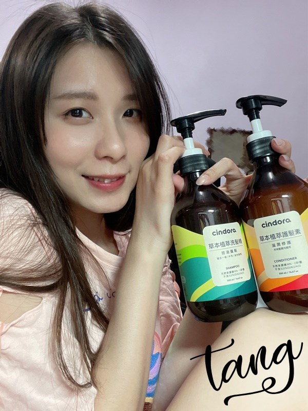 女人知己試用大隊,口碑行銷,部落客行銷,馨朵拉cindora 草本植萃洗髮精+草本植萃護髮素,馨朵拉草本植萃洗髮精,馨朵拉草本植萃護髮素,馨朵拉cindora,堅持不添加任何有疑慮成分,0矽靈,不含SLS, SLES,ALS,ALES,不添加MI/MCI防腐劑,不添加色素,Parabens,不做動物性實驗,撫平糾結毛躁,調理頭皮,敏弱頭皮適用,孕婦適用,溫和不易刺激,Spa級香氛