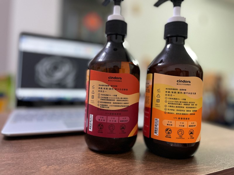 女人知己試用大隊,口碑行銷,部落客行銷,馨朵拉cindora 草本植萃洗髮精+草本植萃護髮素,馨朵拉草本植萃洗髮精,馨朵拉草本植萃護髮素,馨朵拉cindora,堅持不添加任何有疑慮成分,0矽靈,不含SLS, SLES,ALS,ALES,不添加MI/MCI防腐劑,不添加色素,Parabens,不做動物性實驗,撫平糾結毛躁,調理頭皮,敏弱頭皮適用,孕婦適用,溫和不易刺激,Spa級香氛