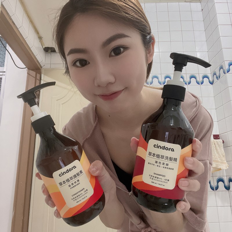 女人知己試用大隊,口碑行銷,部落客行銷,馨朵拉cindora 草本植萃洗髮精+草本植萃護髮素,馨朵拉草本植萃洗髮精,馨朵拉草本植萃護髮素,馨朵拉cindora,堅持不添加任何有疑慮成分,0矽靈,不含SLS, SLES,ALS,ALES,不添加MI/MCI防腐劑,不添加色素,Parabens,不做動物性實驗,撫平糾結毛躁,調理頭皮,敏弱頭皮適用,孕婦適用,溫和不易刺激,Spa級香氛