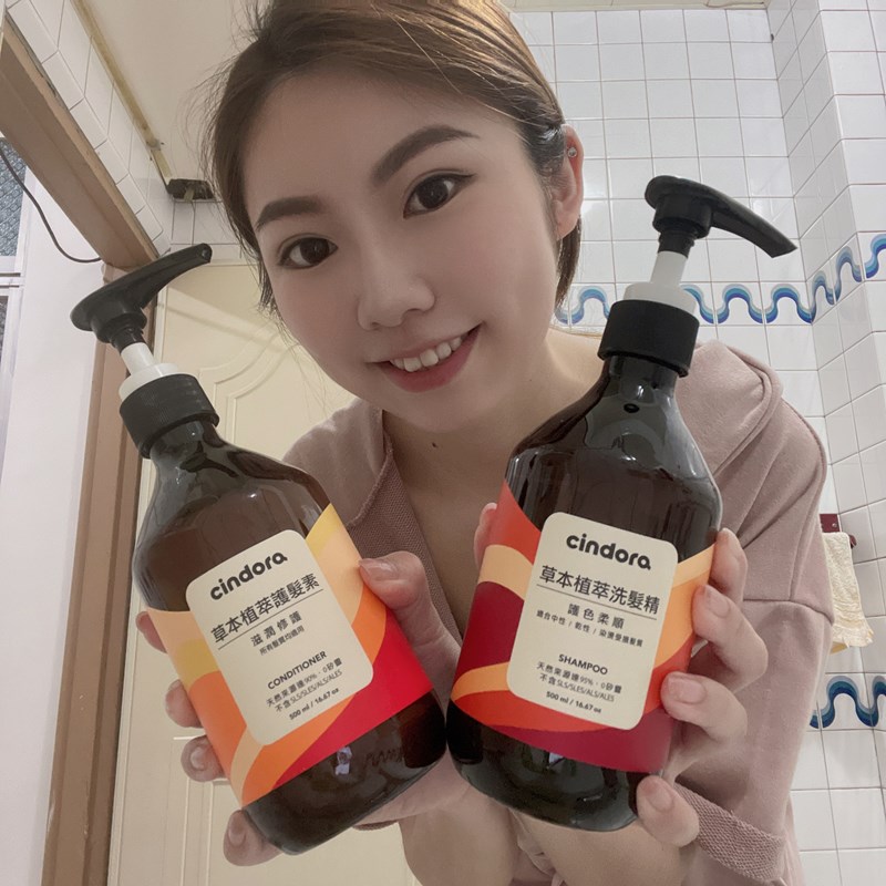 女人知己試用大隊,口碑行銷,部落客行銷,馨朵拉cindora 草本植萃洗髮精+草本植萃護髮素,馨朵拉草本植萃洗髮精,馨朵拉草本植萃護髮素,馨朵拉cindora,堅持不添加任何有疑慮成分,0矽靈,不含SLS, SLES,ALS,ALES,不添加MI/MCI防腐劑,不添加色素,Parabens,不做動物性實驗,撫平糾結毛躁,調理頭皮,敏弱頭皮適用,孕婦適用,溫和不易刺激,Spa級香氛