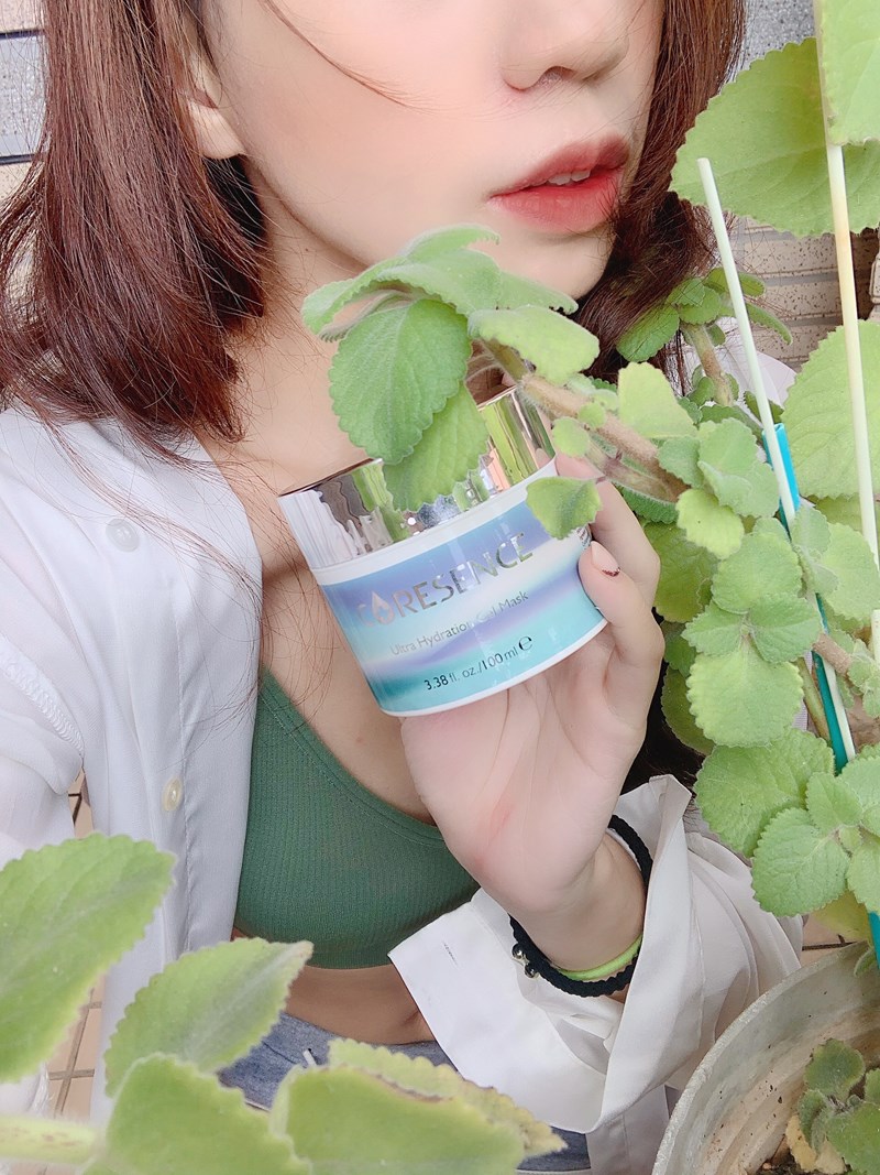 女人知己試用大隊,CORESENCE 蔻仙詩極地冰河醣凍膜,將南極醣蛋白修護力與玻尿酸保濕力注入保濕凍膜中,深度調節肌底造水力,密集補水,改善粗糙感肌膚,讓水嫩效果更持久,鎖水保濕再升級,南極醣蛋白,海藻糖,透明質酸鈉,金縷梅,薰衣草,天竺葵