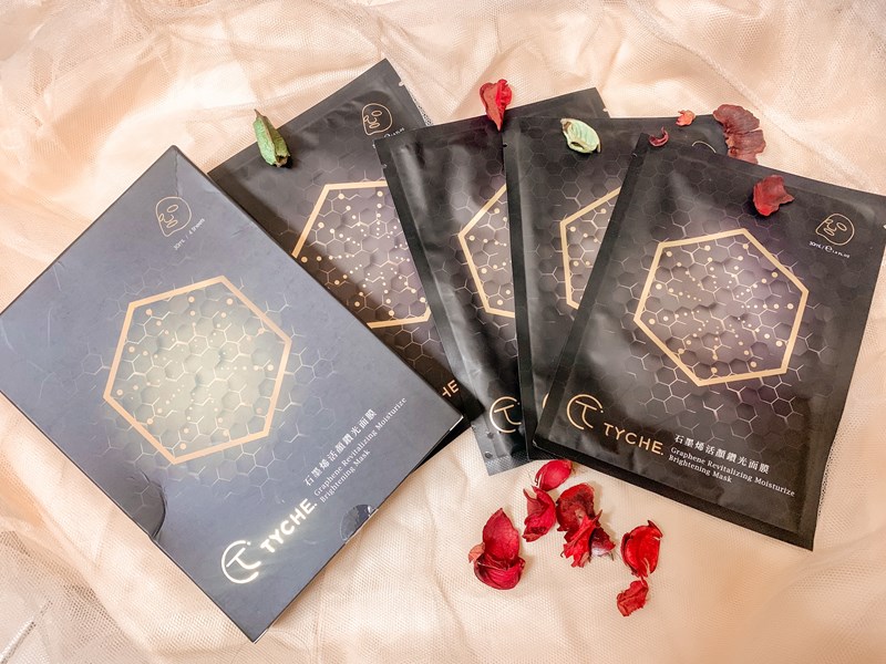 女人知己試用大隊,口碑行銷,部落客行銷,TYCHE太姬  石墨烯活顏鑽光面膜 ,TYCHE太姬,石墨烯,面膜,黑面膜,石墨烯面膜,石墨烯活顏鑽光面膜,面膜界的美肌導入儀,六胜肽,蠶絲蛋白,傳明酸,海藻醣,台灣面膜,台灣保養品牌,保溼,緊緻,賦活