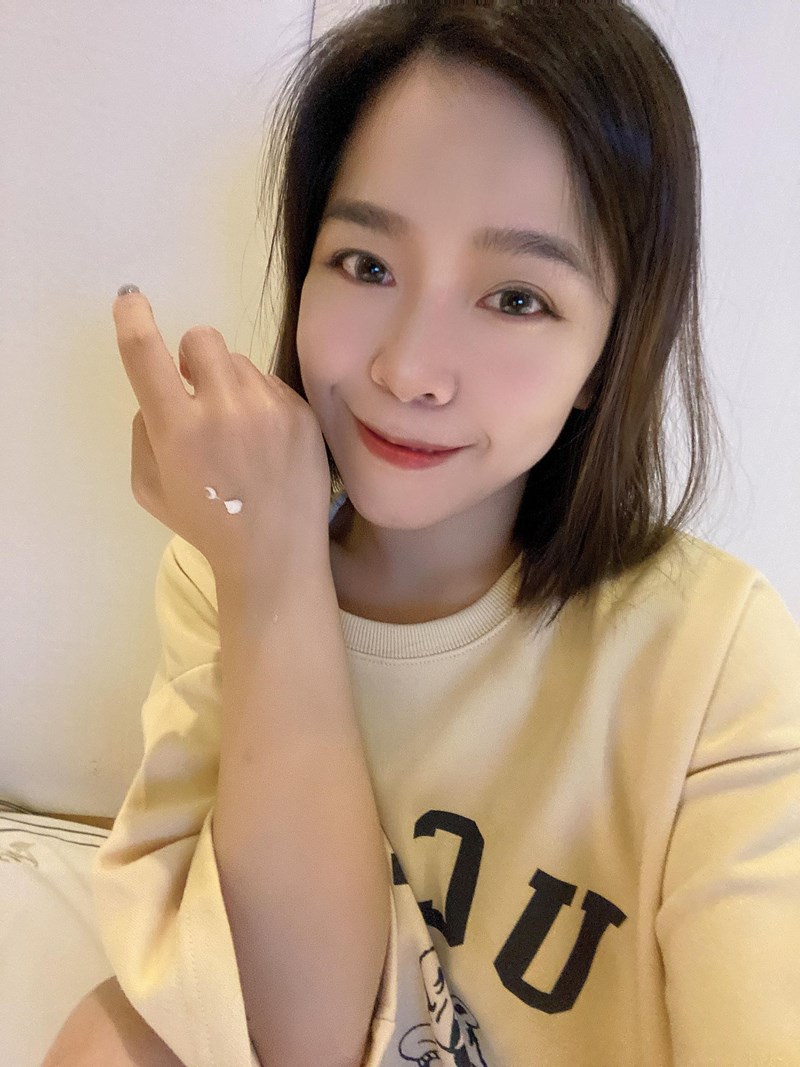 女人知己試用大隊,口碑行銷,部落客行銷,Dermesis迪敏施 Plus 涵鈣休異膚乳霜 滋潤型 120ml,Dermesis迪敏施,滋潤,保溼,舒緩,針對敏感性肌膚皮膚修護屏障,保溼性佳,更加滋潤,減緩水分散失,修護乾燥,有效預防皮膚乾裂,減少肌膚脫屑/脫皮,保濕舒緩,長效滋潤,俢護健康肌