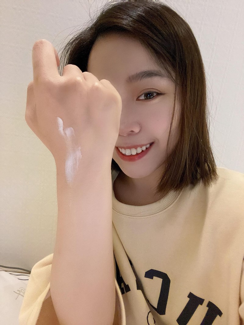 女人知己試用大隊,口碑行銷,部落客行銷,Dermesis迪敏施 Plus 涵鈣休異膚乳霜 滋潤型 120ml,Dermesis迪敏施,滋潤,保溼,舒緩,針對敏感性肌膚皮膚修護屏障,保溼性佳,更加滋潤,減緩水分散失,修護乾燥,有效預防皮膚乾裂,減少肌膚脫屑/脫皮,保濕舒緩,長效滋潤,俢護健康肌