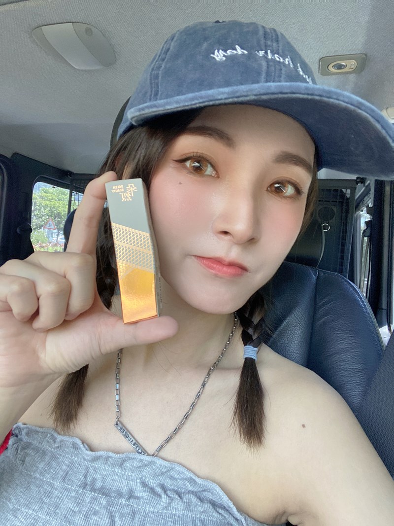 女人知己試用大隊,口碑行銷,部落客行銷,Lokah高光打亮蜜 香檳金＋ Lokah小臉V提拉面模,Lokah高光打亮蜜,Lokah小臉V提拉面模,極美光澤,立體,光澤妝感,朵烈美妝,紐約國際彩妝師,Doleh Beauty NYC,Naomi 老師監製,泰雅紋面設計,紐約品牌創立