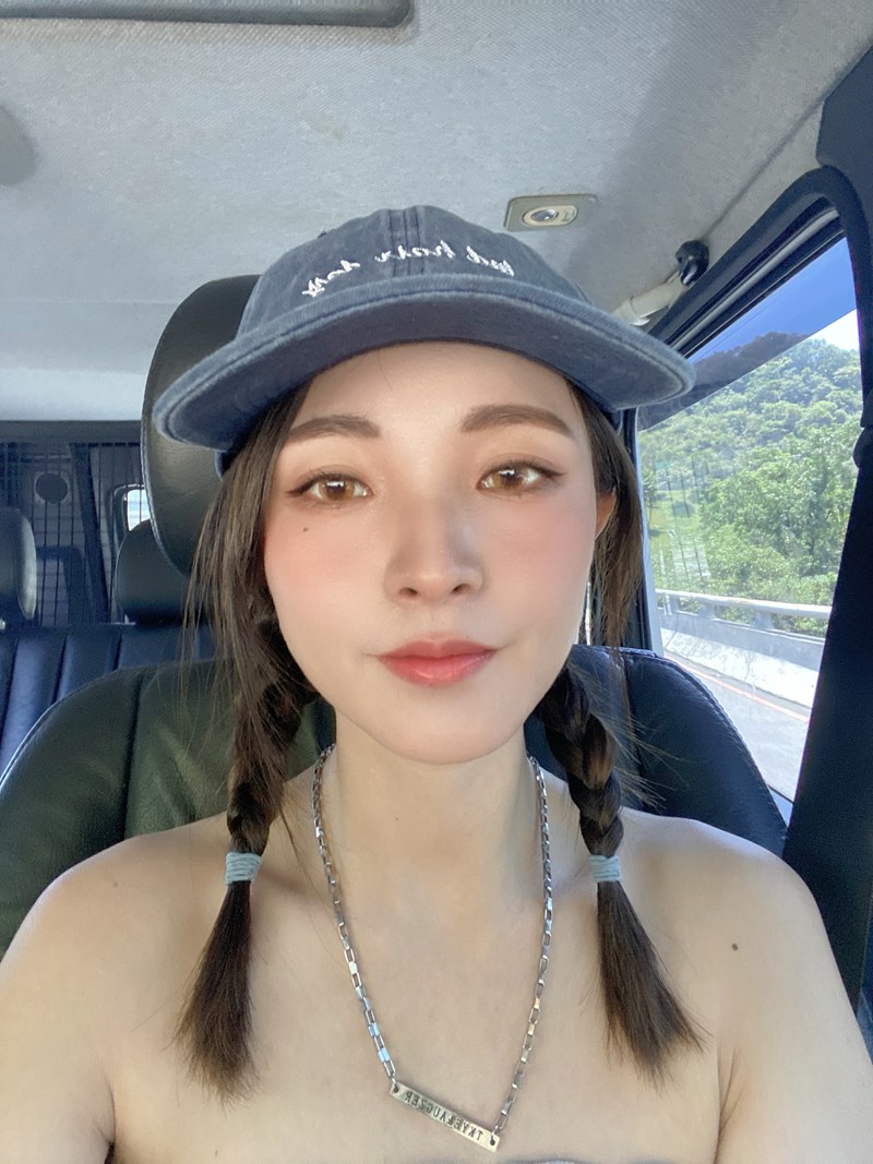 女人知己試用大隊,口碑行銷,部落客行銷,Lokah高光打亮蜜 香檳金＋ Lokah小臉V提拉面模,Lokah高光打亮蜜,Lokah小臉V提拉面模,極美光澤,立體,光澤妝感,朵烈美妝,紐約國際彩妝師,Doleh Beauty NYC,Naomi 老師監製,泰雅紋面設計,紐約品牌創立