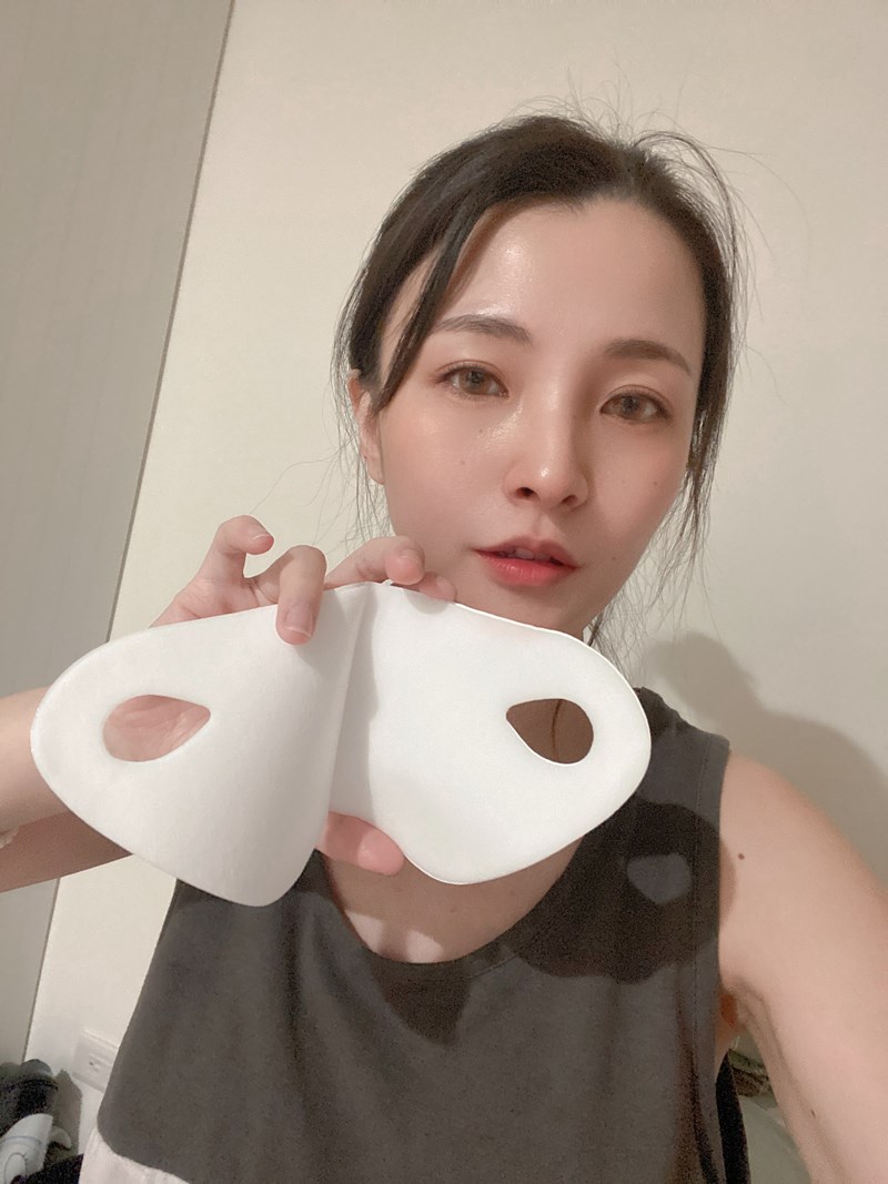 女人知己試用大隊,口碑行銷,部落客行銷,Lokah高光打亮蜜 香檳金＋ Lokah小臉V提拉面模,Lokah高光打亮蜜,Lokah小臉V提拉面模,極美光澤,立體,光澤妝感,朵烈美妝,紐約國際彩妝師,Doleh Beauty NYC,Naomi 老師監製,泰雅紋面設計,紐約品牌創立