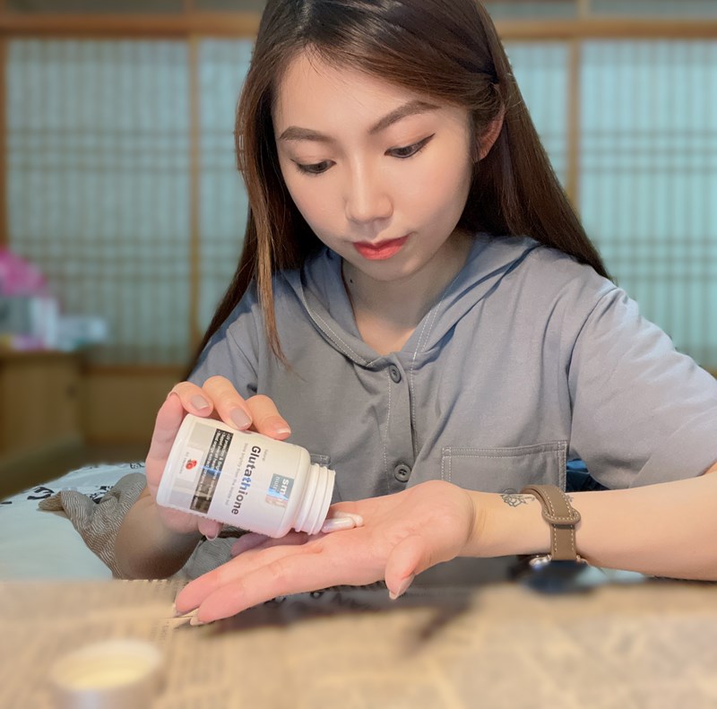 女人知己試用大隊,口碑行銷,部落客行銷,SMOL澄淨亮妍複方膠囊,SMOL,妮萃美,SMOL莫斯,澄淨亮妍複方膠囊,穀光甘肽,GSH,血橙,圓酵母,幫助入睡,日本,glutathione,賽洛美,養顏美容,助眠,吃的青春露,亮妍透光,好氣色