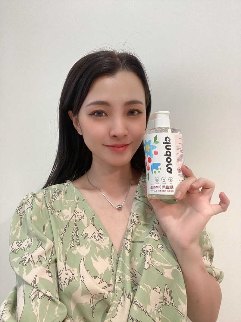 女人知己試用大隊,口碑行銷,部落客行銷,馨朵拉cindora 超溫柔天然沐浴露,馨朵拉,cindora,馨朵拉超溫柔天然沐浴露,女性專用,孕婦適用,生理期適用,全膚質適用,敏弱肌適用,pH4.8黃金比例,私密肌保養,一瓶洗全身,溫和不易刺激,散發甜美花果香,添加胺基酸,鎖水保濕