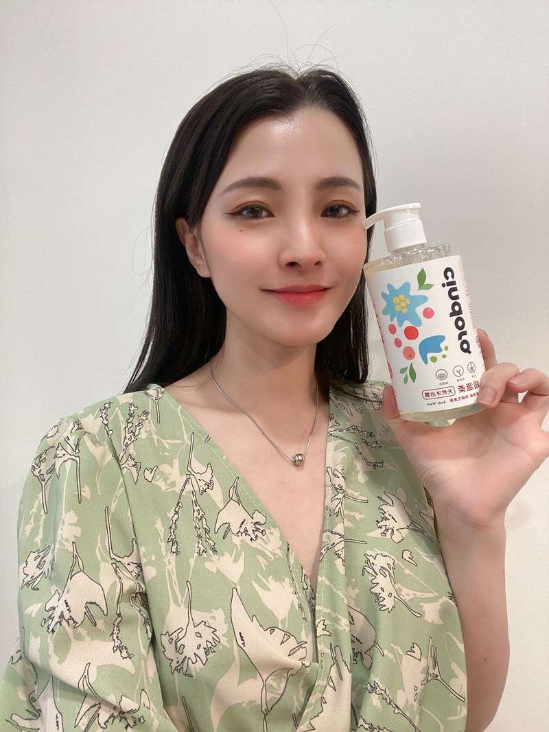 女人知己試用大隊,口碑行銷,部落客行銷,馨朵拉cindora 超溫柔天然沐浴露,馨朵拉,cindora,馨朵拉超溫柔天然沐浴露,女性專用,孕婦適用,生理期適用,全膚質適用,敏弱肌適用,pH4.8黃金比例,私密肌保養,一瓶洗全身,溫和不易刺激,散發甜美花果香,添加胺基酸,鎖水保濕