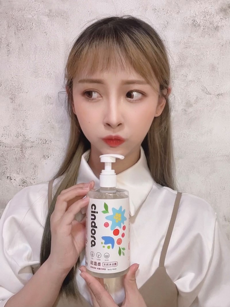 女人知己試用大隊,口碑行銷,部落客行銷,馨朵拉cindora 超溫柔天然沐浴露,馨朵拉,cindora,馨朵拉超溫柔天然沐浴露,女性專用,孕婦適用,生理期適用,全膚質適用,敏弱肌適用,pH4.8黃金比例,私密肌保養,一瓶洗全身,溫和不易刺激,散發甜美花果香,添加胺基酸,鎖水保濕