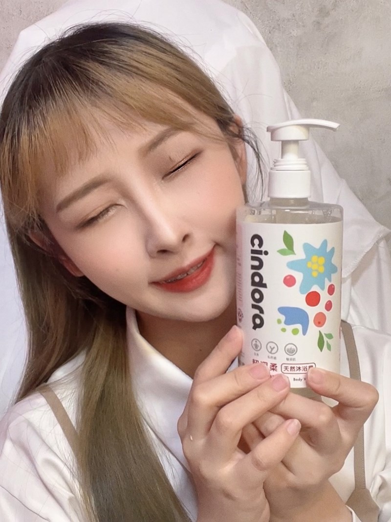 女人知己試用大隊,口碑行銷,部落客行銷,馨朵拉cindora 超溫柔天然沐浴露,馨朵拉,cindora,馨朵拉超溫柔天然沐浴露,女性專用,孕婦適用,生理期適用,全膚質適用,敏弱肌適用,pH4.8黃金比例,私密肌保養,一瓶洗全身,溫和不易刺激,散發甜美花果香,添加胺基酸,鎖水保濕