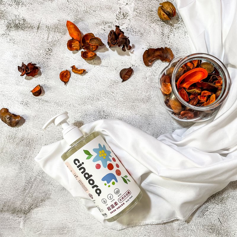 女人知己試用大隊,口碑行銷,部落客行銷,馨朵拉cindora 超溫柔天然沐浴露,馨朵拉,cindora,馨朵拉超溫柔天然沐浴露,女性專用,孕婦適用,生理期適用,全膚質適用,敏弱肌適用,pH4.8黃金比例,私密肌保養,一瓶洗全身,溫和不易刺激,散發甜美花果香,添加胺基酸,鎖水保濕