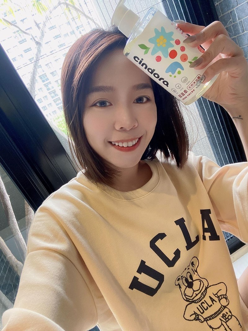 女人知己試用大隊,口碑行銷,部落客行銷,馨朵拉cindora 超溫柔天然沐浴露,馨朵拉,cindora,馨朵拉超溫柔天然沐浴露,女性專用,孕婦適用,生理期適用,全膚質適用,敏弱肌適用,pH4.8黃金比例,私密肌保養,一瓶洗全身,溫和不易刺激,散發甜美花果香,添加胺基酸,鎖水保濕