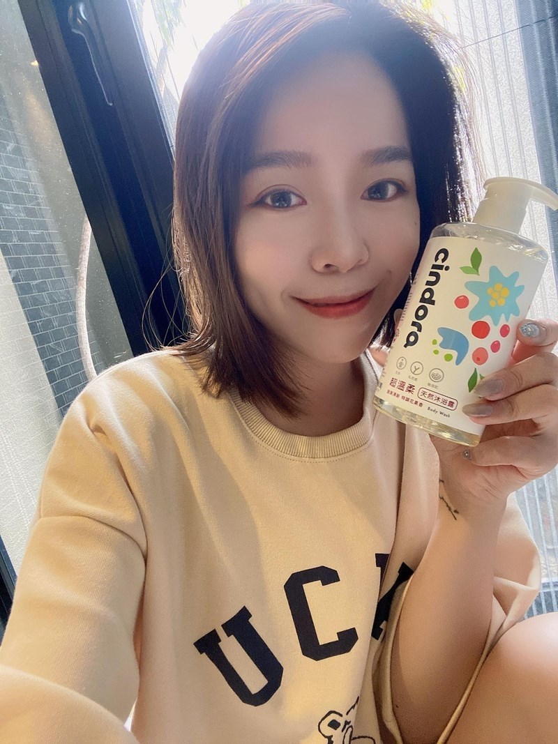 女人知己試用大隊,口碑行銷,部落客行銷,馨朵拉cindora 超溫柔天然沐浴露,馨朵拉,cindora,馨朵拉超溫柔天然沐浴露,女性專用,孕婦適用,生理期適用,全膚質適用,敏弱肌適用,pH4.8黃金比例,私密肌保養,一瓶洗全身,溫和不易刺激,散發甜美花果香,添加胺基酸,鎖水保濕