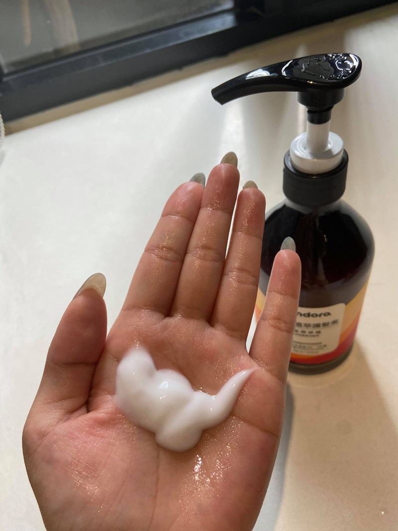 女人知己試用大隊,口碑行銷,部落客行銷,馨朵拉cindora 草本植萃洗髮精+草本植萃護髮素,馨朵拉草本植萃洗髮精,馨朵拉草本植萃護髮素,馨朵拉cindora,堅持不添加任何有疑慮成分,0矽靈,不含SLS, SLES,ALS,ALES,不添加MI/MCI防腐劑,不添加色素,Parabens,不做動物性實驗,撫平糾結毛躁,調理頭皮,敏弱頭皮適用,孕婦適用,溫和不易刺激,Spa級香氛