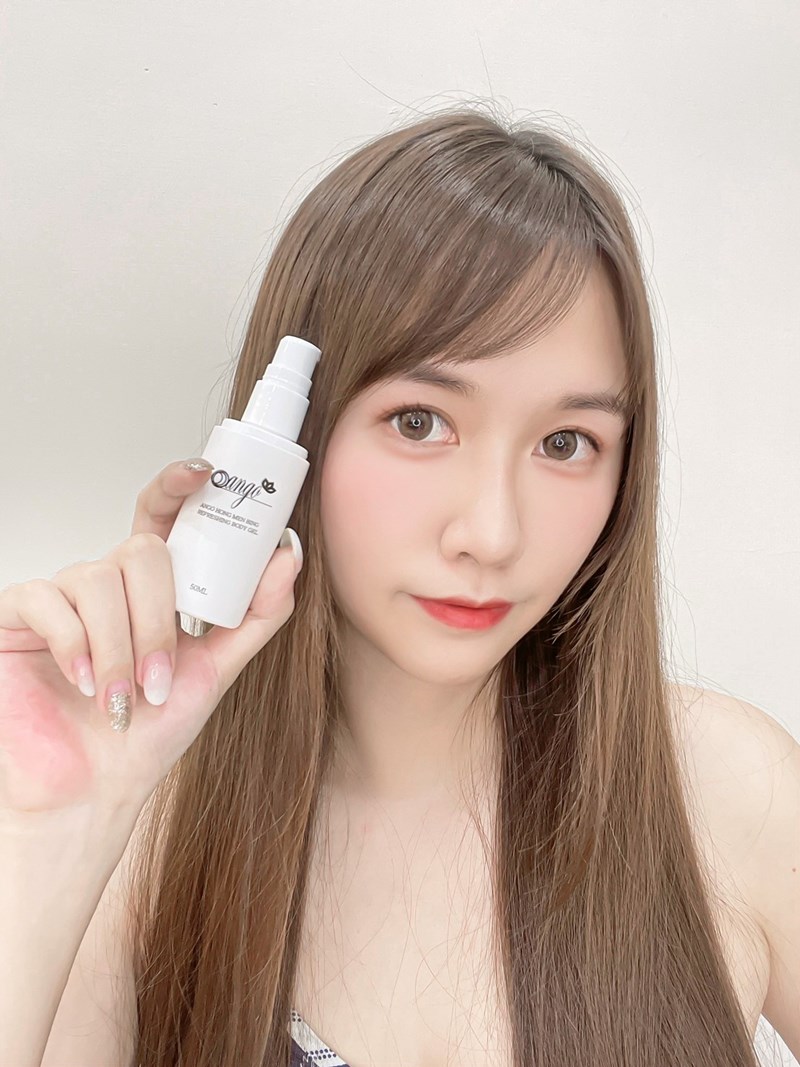 女人知己試用大隊,ANGO安購紅門兵爽身凝膠,抹上之後皮膚會變得很乾爽,
不黏膩比爽身粉舒服,草本配方無香料,可以舒緩皮膚癢,無酒精,可適用於全身肌膚,增加肌膚防禦力