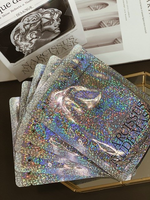 女人知己試用大隊,口碑行銷,部落客行銷,BEMORAL納西瑟斯裸妝面膜,散發柔滑光澤！月光閃粉，10分鐘達到隔離裸素顏,植物萃取日本林原生物糖類，含豐富鉀離子，幫助細胞保持滲透平衡，協助水份完整進入細胞,取用德國引領全球的「閃光粉特殊原料」並合乎歐盟法規，達最高品質與規範要求的安全成份,特級研發面膜紙採用日本紡織領先技術製作以棉籽絨為原料的再生纖維素的纖維組織，具優良的保水性,緊密服貼性,高度透明性,取得SGS檢驗認證,#裸妝面膜