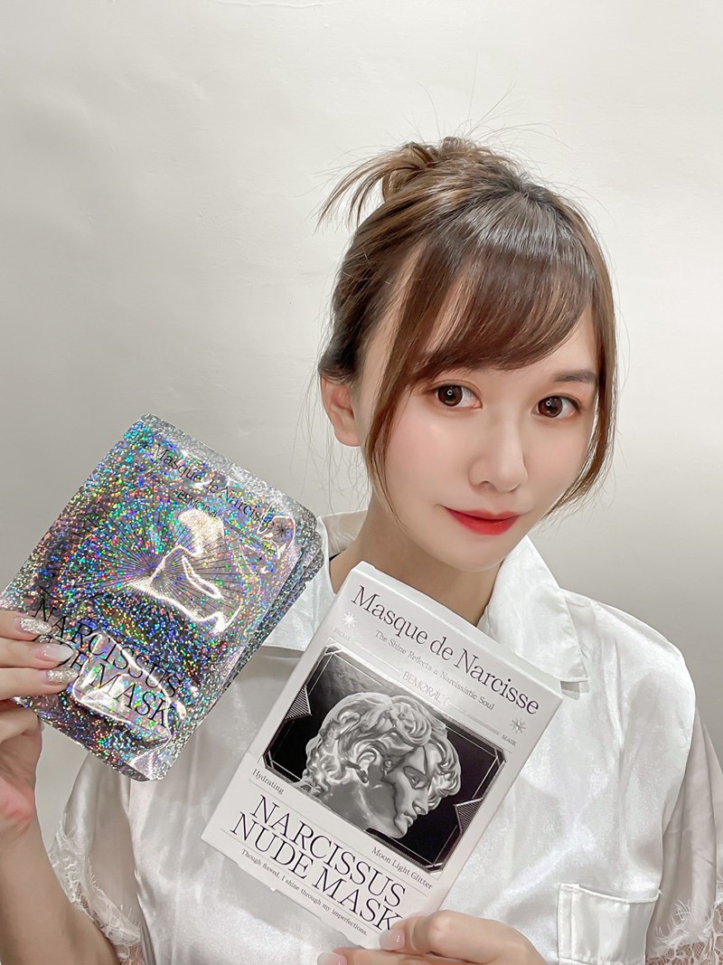 女人知己試用大隊,口碑行銷,部落客行銷,BEMORAL納西瑟斯裸妝面膜,散發柔滑光澤！月光閃粉，10分鐘達到隔離裸素顏,植物萃取日本林原生物糖類，含豐富鉀離子，幫助細胞保持滲透平衡，協助水份完整進入細胞,取用德國引領全球的「閃光粉特殊原料」並合乎歐盟法規，達最高品質與規範要求的安全成份,特級研發面膜紙採用日本紡織領先技術製作以棉籽絨為原料的再生纖維素的纖維組織，具優良的保水性,緊密服貼性,高度透明性,取得SGS檢驗認證,#裸妝面膜