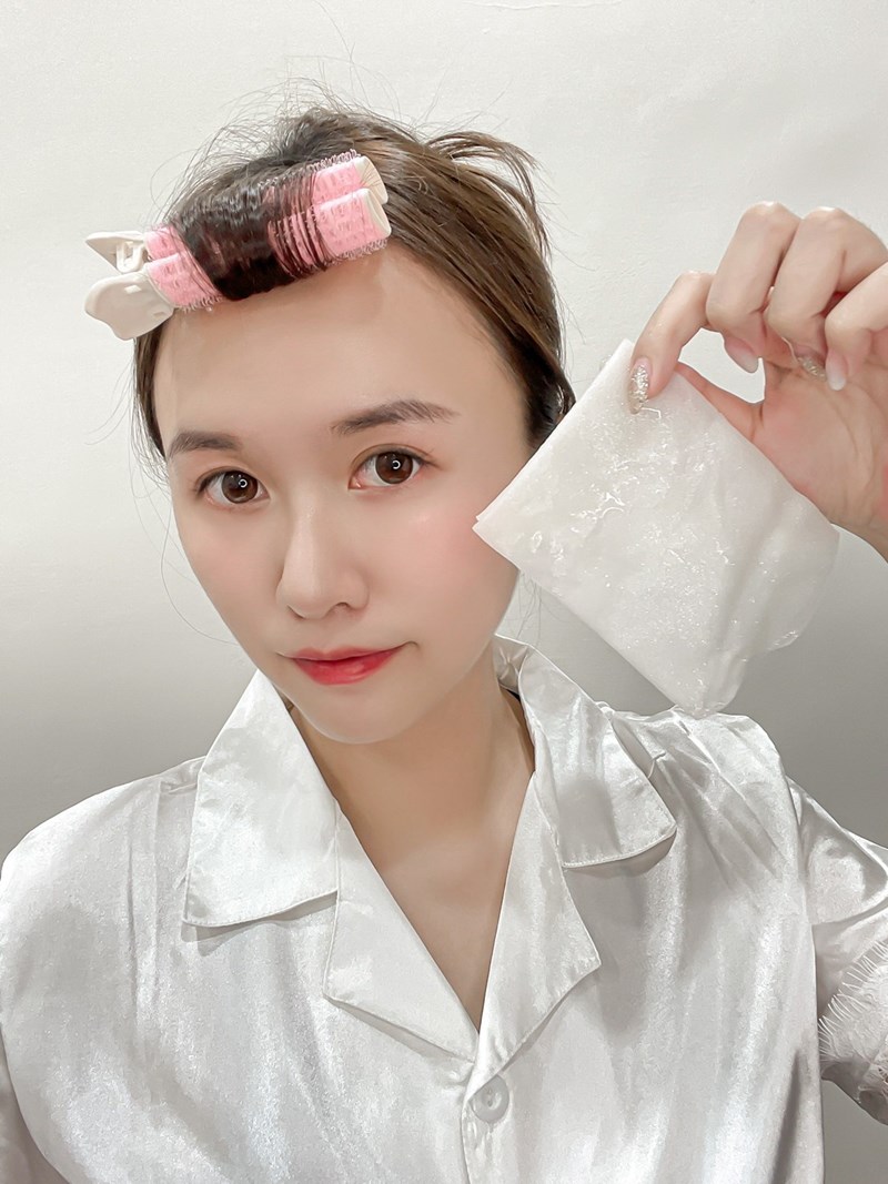 女人知己試用大隊,口碑行銷,部落客行銷,BEMORAL納西瑟斯裸妝面膜,散發柔滑光澤！月光閃粉，10分鐘達到隔離裸素顏,植物萃取日本林原生物糖類，含豐富鉀離子，幫助細胞保持滲透平衡，協助水份完整進入細胞,取用德國引領全球的「閃光粉特殊原料」並合乎歐盟法規，達最高品質與規範要求的安全成份,特級研發面膜紙採用日本紡織領先技術製作以棉籽絨為原料的再生纖維素的纖維組織，具優良的保水性,緊密服貼性,高度透明性,取得SGS檢驗認證,#裸妝面膜