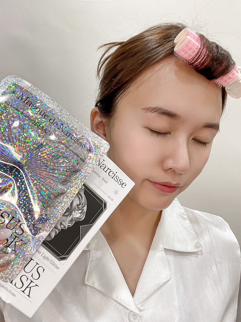 女人知己試用大隊,口碑行銷,部落客行銷,BEMORAL納西瑟斯裸妝面膜,散發柔滑光澤！月光閃粉，10分鐘達到隔離裸素顏,植物萃取日本林原生物糖類，含豐富鉀離子，幫助細胞保持滲透平衡，協助水份完整進入細胞,取用德國引領全球的「閃光粉特殊原料」並合乎歐盟法規，達最高品質與規範要求的安全成份,特級研發面膜紙採用日本紡織領先技術製作以棉籽絨為原料的再生纖維素的纖維組織，具優良的保水性,緊密服貼性,高度透明性,取得SGS檢驗認證,#裸妝面膜