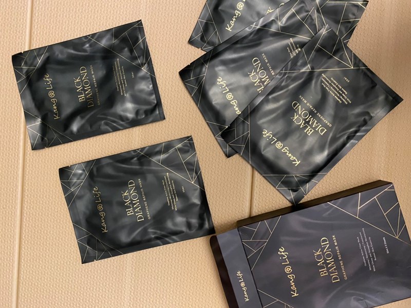 女人知己試用大隊,口碑行銷,部落客行銷,TYCHE太姬  石墨烯活顏鑽光面膜 ,TYCHE太姬,石墨烯,面膜,黑面膜,石墨烯面膜,石墨烯活顏鑽光面膜,面膜界的美肌導入儀,六胜肽,蠶絲蛋白,傳明酸,海藻醣,台灣面膜,台灣保養品牌,保溼,緊緻,賦活