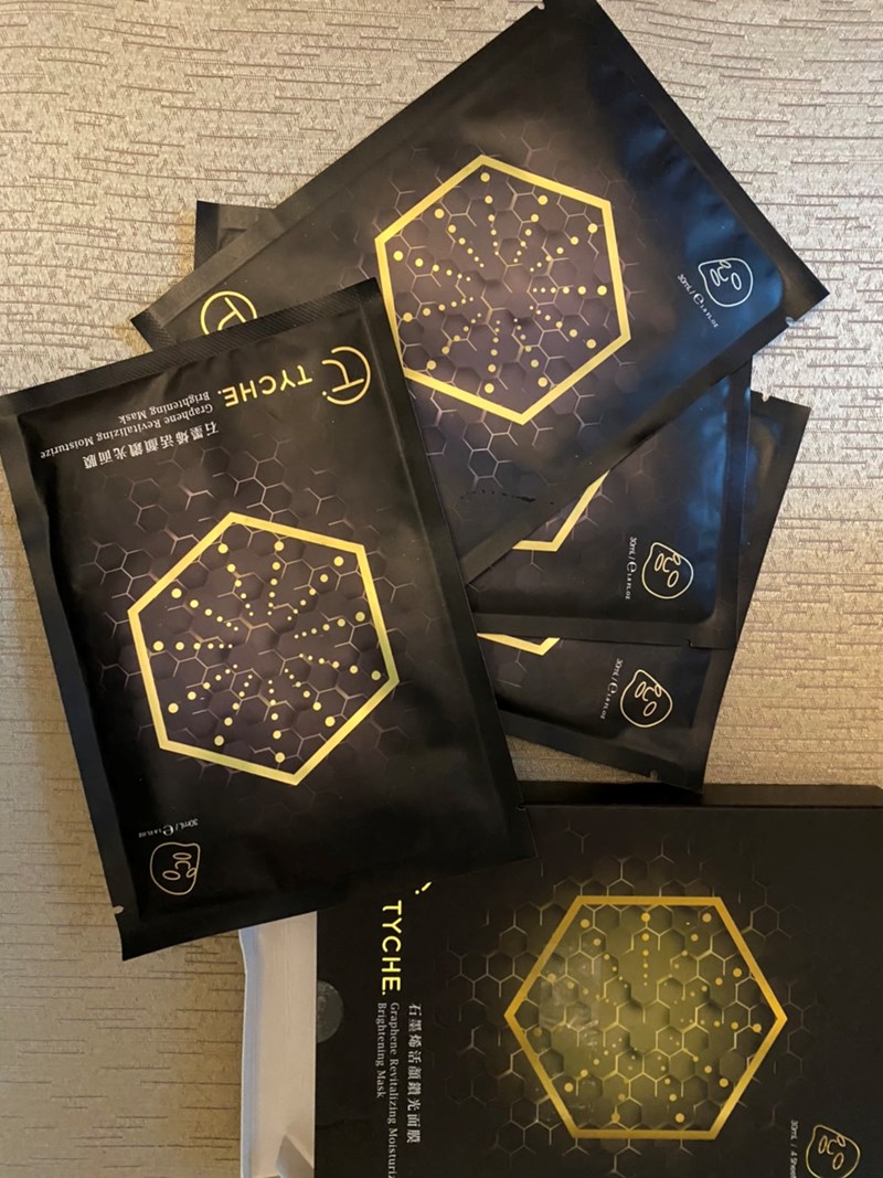 女人知己試用大隊,口碑行銷,部落客行銷,TYCHE太姬  石墨烯活顏鑽光面膜 ,TYCHE太姬,石墨烯,面膜,黑面膜,石墨烯面膜,石墨烯活顏鑽光面膜,面膜界的美肌導入儀,六胜肽,蠶絲蛋白,傳明酸,海藻醣,台灣面膜,台灣保養品牌,保溼,緊緻,賦活