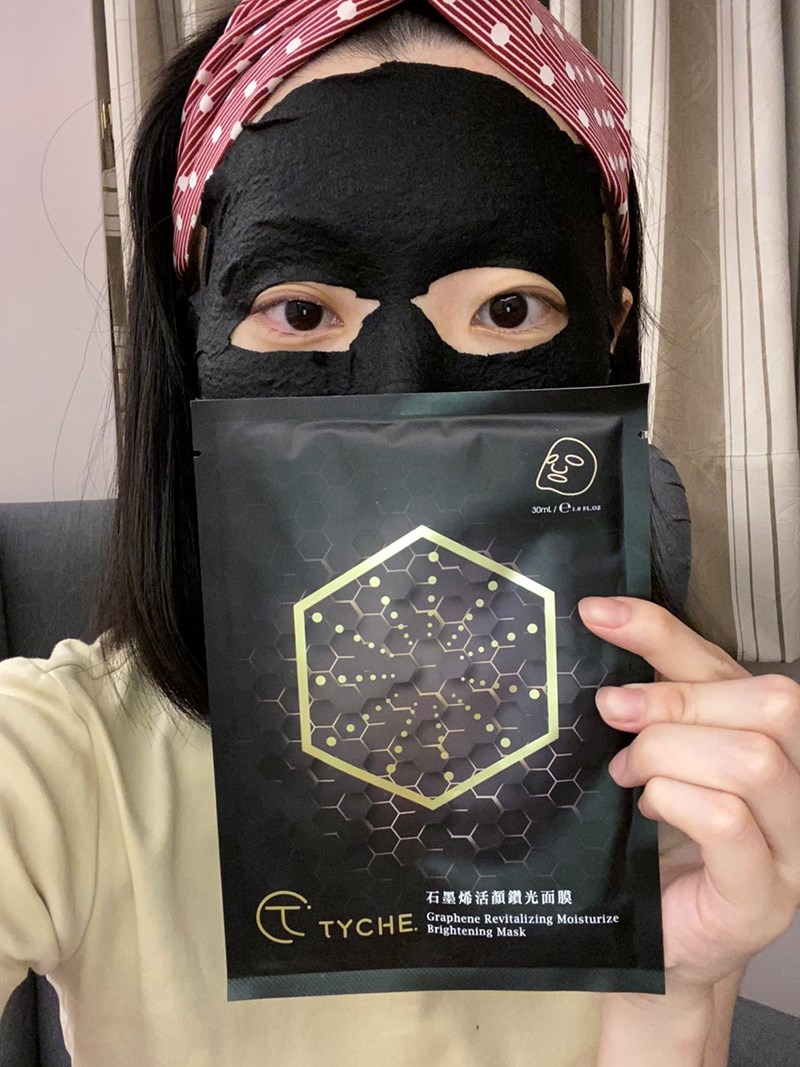 女人知己試用大隊,口碑行銷,部落客行銷,TYCHE太姬  石墨烯活顏鑽光面膜 ,TYCHE太姬,石墨烯,面膜,黑面膜,石墨烯面膜,石墨烯活顏鑽光面膜,面膜界的美肌導入儀,六胜肽,蠶絲蛋白,傳明酸,海藻醣,台灣面膜,台灣保養品牌,保溼,緊緻,賦活