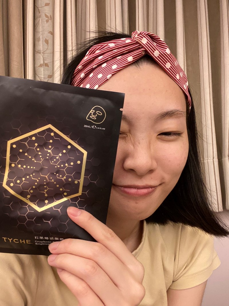 女人知己試用大隊,口碑行銷,部落客行銷,TYCHE太姬  石墨烯活顏鑽光面膜 ,TYCHE太姬,石墨烯,面膜,黑面膜,石墨烯面膜,石墨烯活顏鑽光面膜,面膜界的美肌導入儀,六胜肽,蠶絲蛋白,傳明酸,海藻醣,台灣面膜,台灣保養品牌,保溼,緊緻,賦活