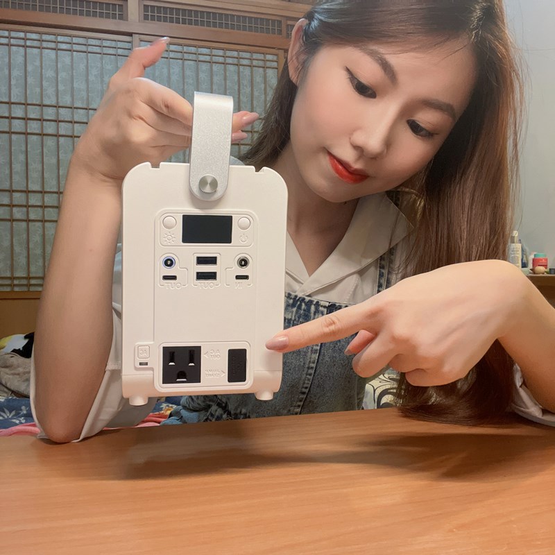 女人知己試用大隊,口碑行銷,部落客行銷,Roommi 多功能行動電源供應器,行動電源,露營燈,電瓶充電器,電瓶充電,緊急照明燈,警示燈,強光手電筒,營燈,帳篷燈,隨身充電器,筆電充電器,行動充電器