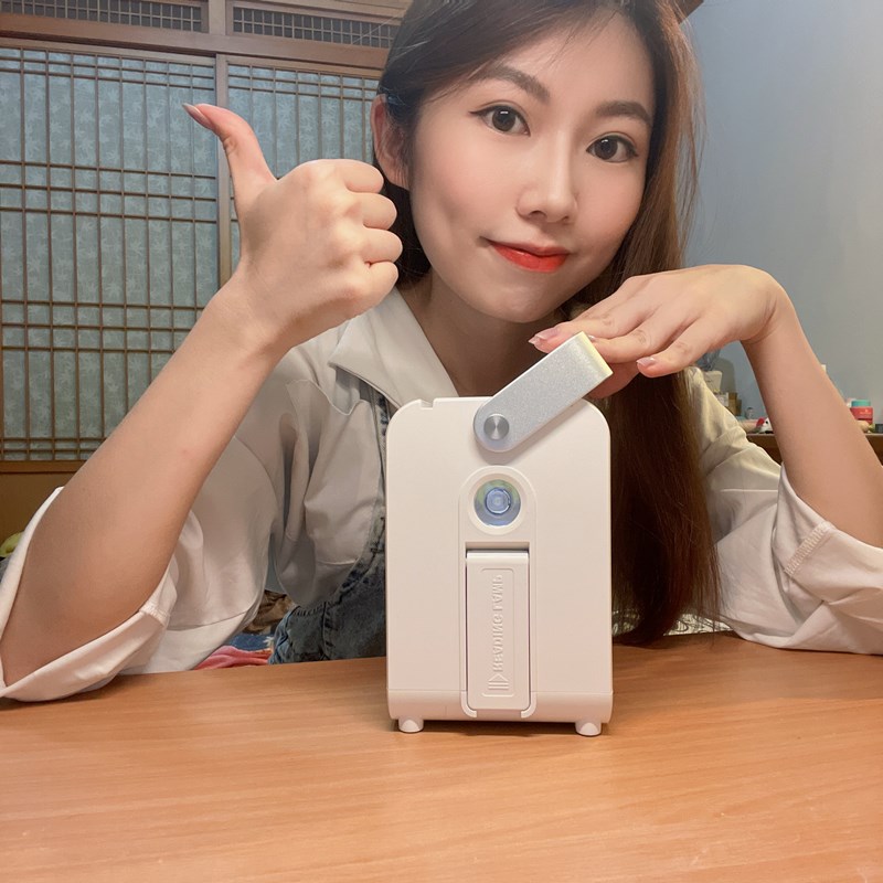 女人知己試用大隊,口碑行銷,部落客行銷,Roommi 多功能行動電源供應器,行動電源,露營燈,電瓶充電器,電瓶充電,緊急照明燈,警示燈,強光手電筒,營燈,帳篷燈,隨身充電器,筆電充電器,行動充電器