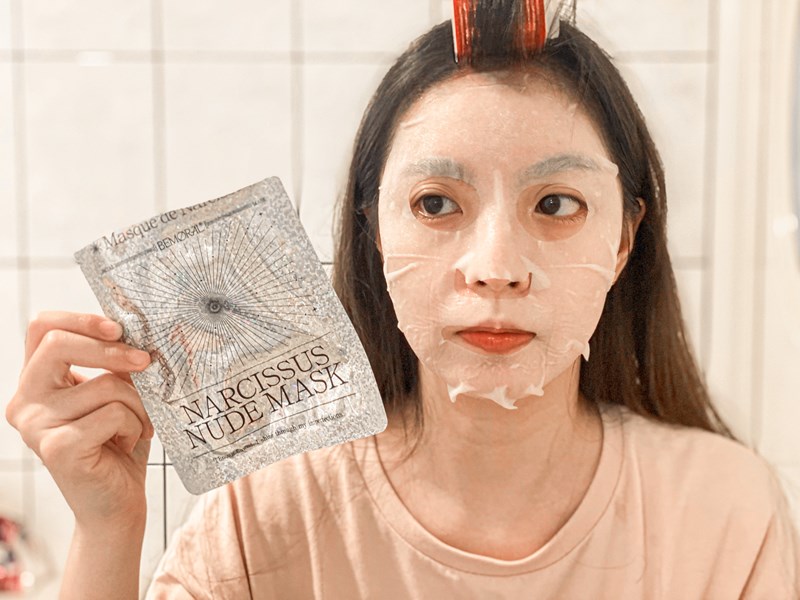 女人知己試用大隊,口碑行銷,部落客行銷,BEMORAL納西瑟斯裸妝面膜,散發柔滑光澤！月光閃粉，10分鐘達到隔離裸素顏,植物萃取日本林原生物糖類，含豐富鉀離子，幫助細胞保持滲透平衡，協助水份完整進入細胞,取用德國引領全球的「閃光粉特殊原料」並合乎歐盟法規，達最高品質與規範要求的安全成份,特級研發面膜紙採用日本紡織領先技術製作以棉籽絨為原料的再生纖維素的纖維組織，具優良的保水性,緊密服貼性,高度透明性,取得SGS檢驗認證,#裸妝面膜