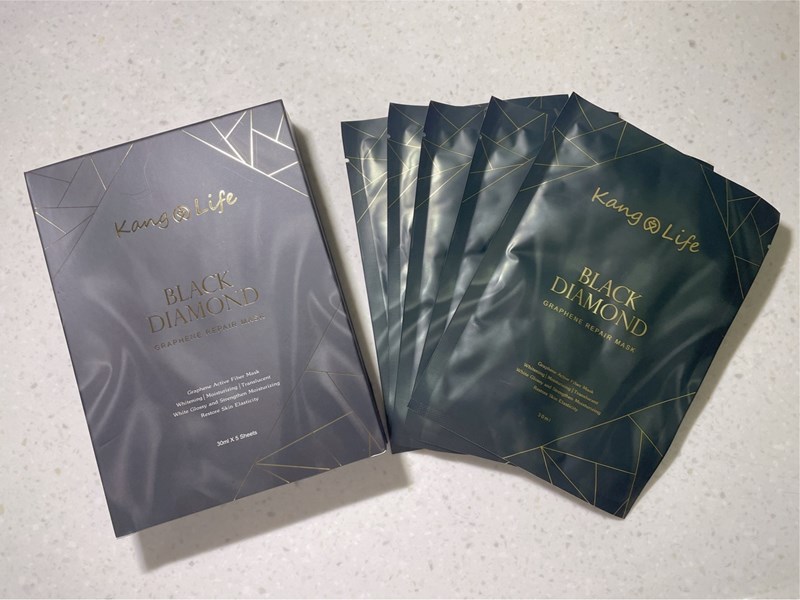 女人知己試用大隊,口碑行銷,部落客行銷,KANGLIFE 黑鑽石墨烯修護面膜,石墨烯修護面膜,植萃精華,六角網紋,均勻分布每次肌膚,採用石墨烯材料，打造獨家六角網膜,石墨烯舒緩疲倦的肌膚,舒緩肌膚壓力,淨白,溫和肌膚,修護,防止肌膚老化,30ml植萃精華液,1片抵6片,SGS安心認證,KANGLIFE 敏感肌專家,敏感肌可用