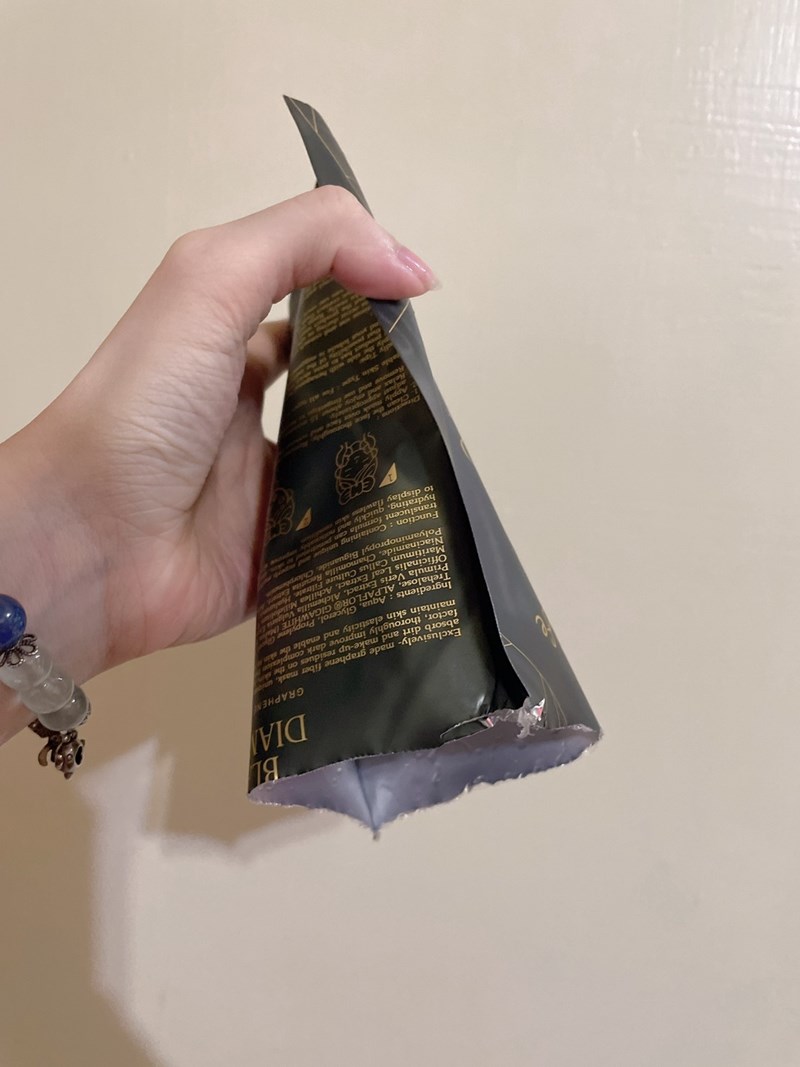 女人知己試用大隊,口碑行銷,部落客行銷,KANGLIFE 黑鑽石墨烯修護面膜,石墨烯修護面膜,植萃精華,六角網紋,均勻分布每次肌膚,採用石墨烯材料，打造獨家六角網膜,石墨烯舒緩疲倦的肌膚,舒緩肌膚壓力,淨白,溫和肌膚,修護,防止肌膚老化,30ml植萃精華液,1片抵6片,SGS安心認證,KANGLIFE 敏感肌專家,敏感肌可用