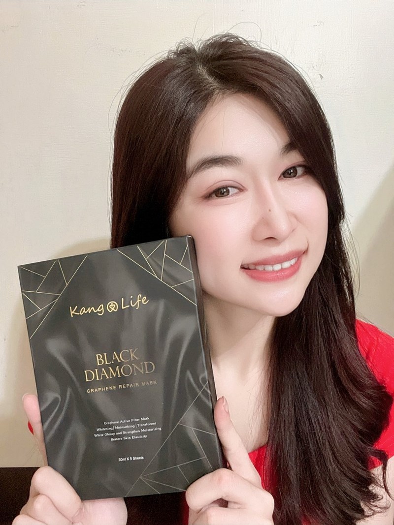 女人知己試用大隊,口碑行銷,部落客行銷,KANGLIFE 黑鑽石墨烯修護面膜,石墨烯修護面膜,植萃精華,六角網紋,均勻分布每次肌膚,採用石墨烯材料，打造獨家六角網膜,石墨烯舒緩疲倦的肌膚,舒緩肌膚壓力,淨白,溫和肌膚,修護,防止肌膚老化,30ml植萃精華液,1片抵6片,SGS安心認證,KANGLIFE 敏感肌專家,敏感肌可用