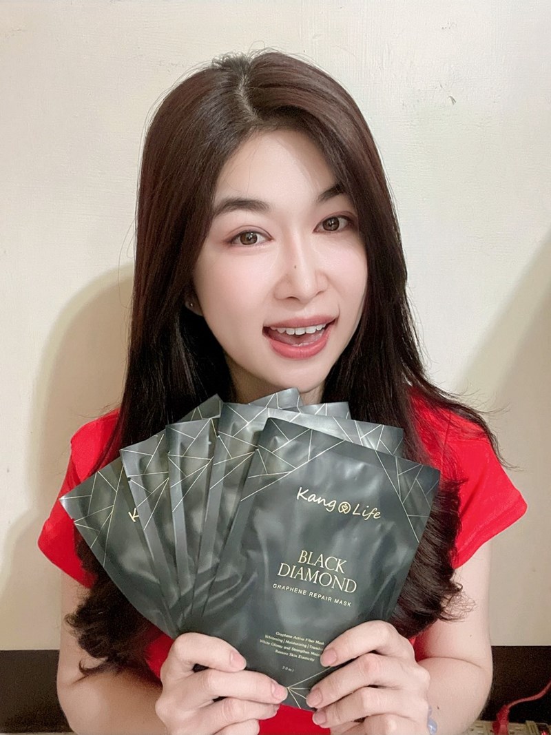 女人知己試用大隊,口碑行銷,部落客行銷,KANGLIFE 黑鑽石墨烯修護面膜,石墨烯修護面膜,植萃精華,六角網紋,均勻分布每次肌膚,採用石墨烯材料，打造獨家六角網膜,石墨烯舒緩疲倦的肌膚,舒緩肌膚壓力,淨白,溫和肌膚,修護,防止肌膚老化,30ml植萃精華液,1片抵6片,SGS安心認證,KANGLIFE 敏感肌專家,敏感肌可用