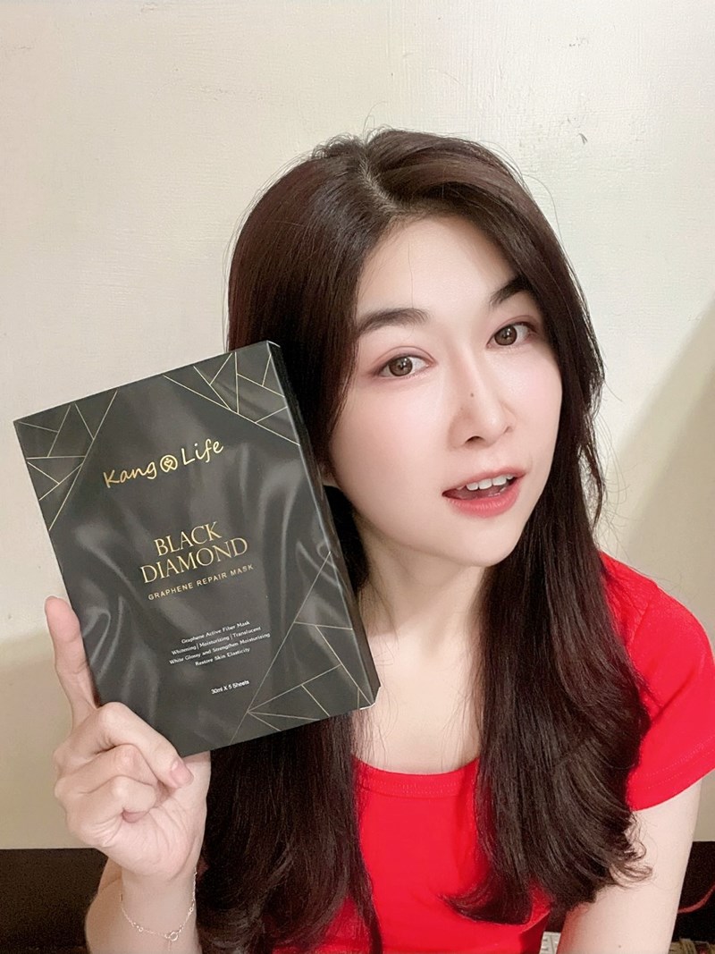 女人知己試用大隊,口碑行銷,部落客行銷,KANGLIFE 黑鑽石墨烯修護面膜,石墨烯修護面膜,植萃精華,六角網紋,均勻分布每次肌膚,採用石墨烯材料，打造獨家六角網膜,石墨烯舒緩疲倦的肌膚,舒緩肌膚壓力,淨白,溫和肌膚,修護,防止肌膚老化,30ml植萃精華液,1片抵6片,SGS安心認證,KANGLIFE 敏感肌專家,敏感肌可用