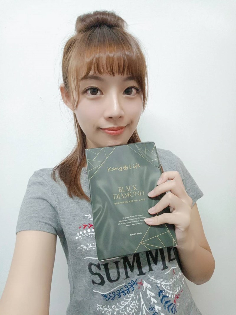 女人知己試用大隊,口碑行銷,部落客行銷,KANGLIFE 黑鑽石墨烯修護面膜,石墨烯修護面膜,植萃精華,六角網紋,均勻分布每次肌膚,採用石墨烯材料，打造獨家六角網膜,石墨烯舒緩疲倦的肌膚,舒緩肌膚壓力,淨白,溫和肌膚,修護,防止肌膚老化,30ml植萃精華液,1片抵6片,SGS安心認證,KANGLIFE 敏感肌專家,敏感肌可用