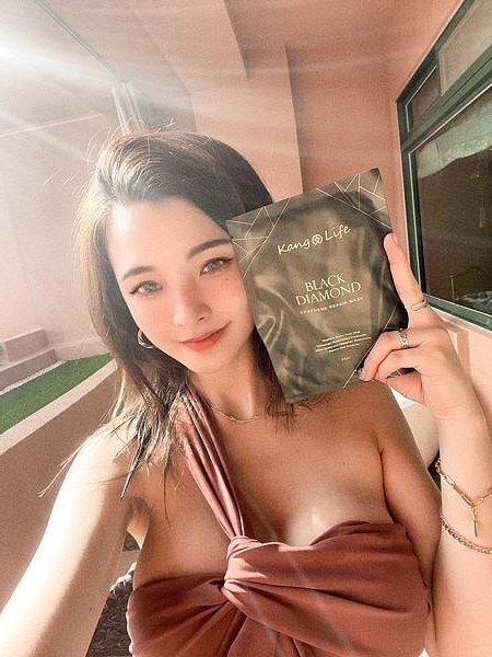 女人知己試用大隊,口碑行銷,部落客行銷,KANGLIFE 黑鑽石墨烯修護面膜,石墨烯修護面膜,植萃精華,六角網紋,均勻分布每次肌膚,採用石墨烯材料，打造獨家六角網膜,石墨烯舒緩疲倦的肌膚,舒緩肌膚壓力,淨白,溫和肌膚,修護,防止肌膚老化,30ml植萃精華液,1片抵6片,SGS安心認證,KANGLIFE 敏感肌專家,敏感肌可用