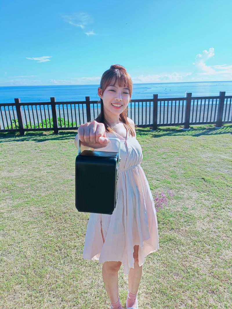 女人知己試用大隊,口碑行銷,部落客行銷,Roommi 多功能行動電源供應器,行動電源,露營燈,電瓶充電器,電瓶充電,緊急照明燈,警示燈,強光手電筒,營燈,帳篷燈,隨身充電器,筆電充電器,行動充電器