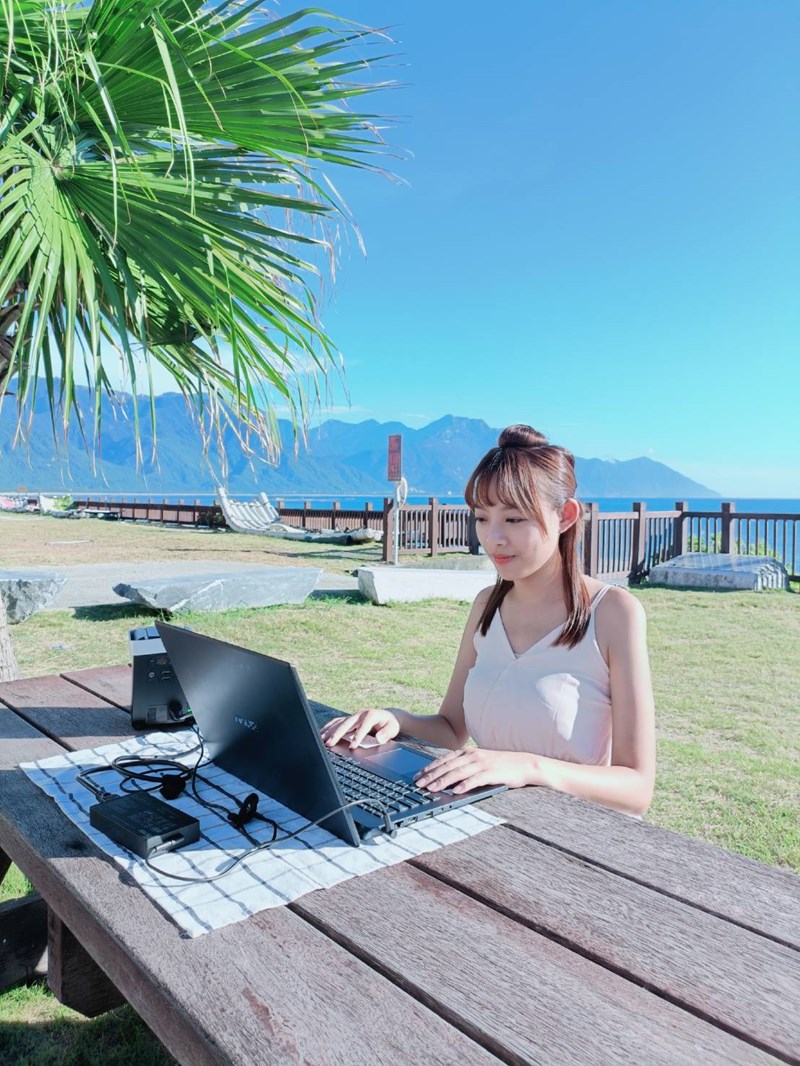 女人知己試用大隊,口碑行銷,部落客行銷,Roommi 多功能行動電源供應器,行動電源,露營燈,電瓶充電器,電瓶充電,緊急照明燈,警示燈,強光手電筒,營燈,帳篷燈,隨身充電器,筆電充電器,行動充電器