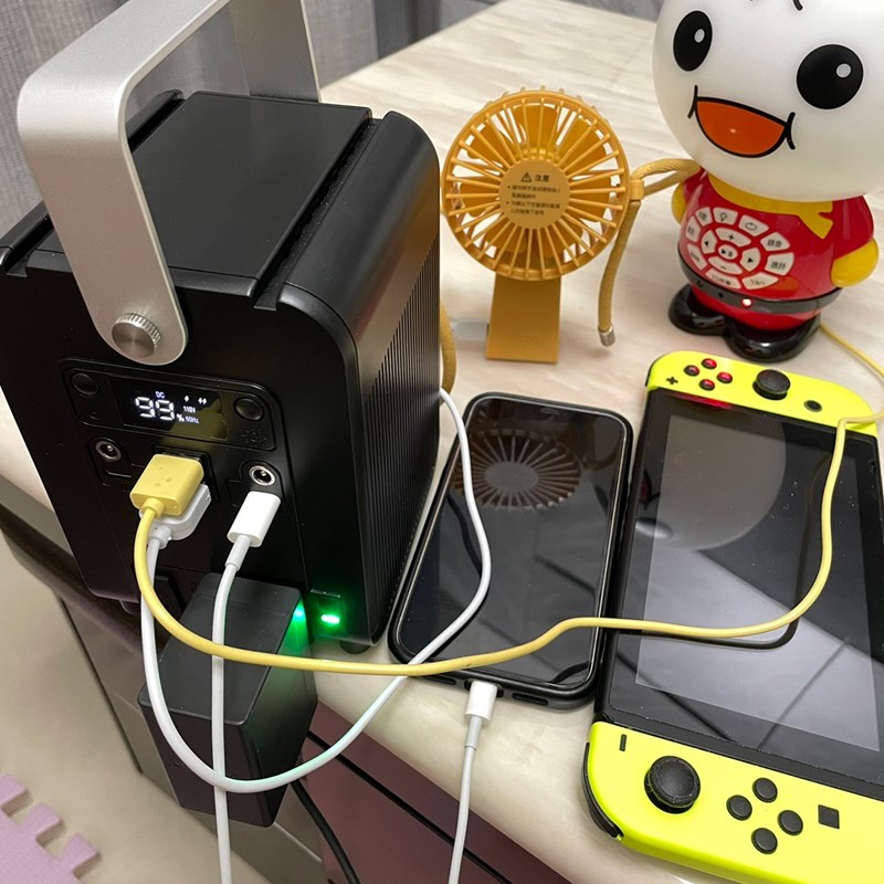 女人知己試用大隊,口碑行銷,部落客行銷,Roommi 多功能行動電源供應器,行動電源,露營燈,電瓶充電器,電瓶充電,緊急照明燈,警示燈,強光手電筒,營燈,帳篷燈,隨身充電器,筆電充電器,行動充電器