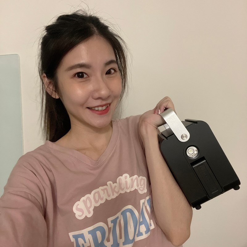 女人知己試用大隊,口碑行銷,部落客行銷,Roommi 多功能行動電源供應器,行動電源,露營燈,電瓶充電器,電瓶充電,緊急照明燈,警示燈,強光手電筒,營燈,帳篷燈,隨身充電器,筆電充電器,行動充電器
