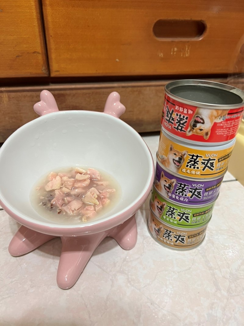 女人知己試用大隊,口碑行銷,部落客行銷,維齊 Vi.Chi 蒸爽機腿犬餐罐 80g,鮮嫩大塊雞腿肉,機能高湯補充營養與水分,低卡路里,低脂肪,易吸收,增強體質,大塊肉塊,口感十足