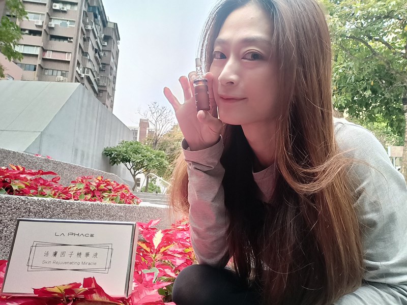 女人知己試用大隊,口碑行銷,部落客行銷,La Phace 活膚因子精華液,獨家智慧寡胜肽因子,活化肌膚,調理肌膚紋路,使肌膚回復柔順平和的線條,加強保濕修護,延緩肌膚老化,維持肌膚健康,使肌膚散發光彩,維持肌膚彈性