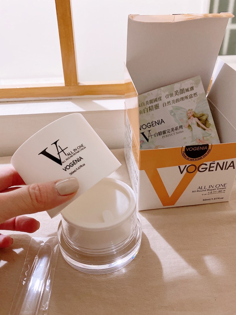 女人知己試用大隊,口碑行銷,部落客行銷,V+全方位修護乳霜,VOGÉNIA V+全方位修護乳霜,舒緩肌膚壓力,生活壓力也是會造成肌膚老化的原因之一,有研究報告指出，生活壓力可能是指生理上的睡眠不足,工作的壓力,人際關係等，還有外在的環境,現今的疫情,氣候的變化，這些對於肌膚來說都是一個壓力的來源。,懶人福星 一罐就足夠,專利研發,保持肌膚水潤度，使肌膚如絲般順滑,有助於舒緩和護理肌膚,提升肌膚對環境傷害的保護力優良製作,國際認證,專業技術